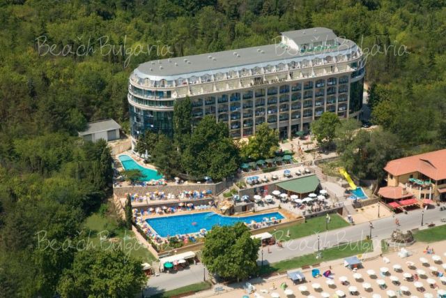 Vemara Beach Hotel