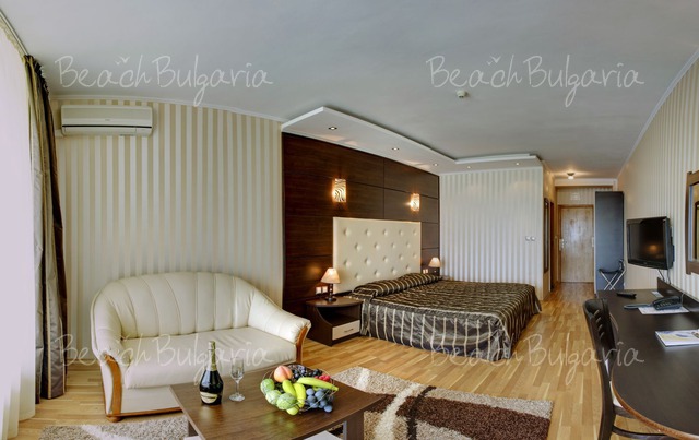 Vemara Beach Hotel18