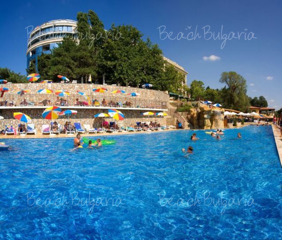 Vemara Beach Hotel3