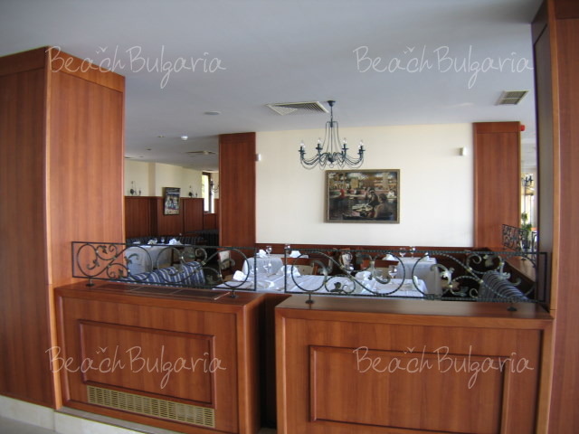 Riviera Beach Hotel10